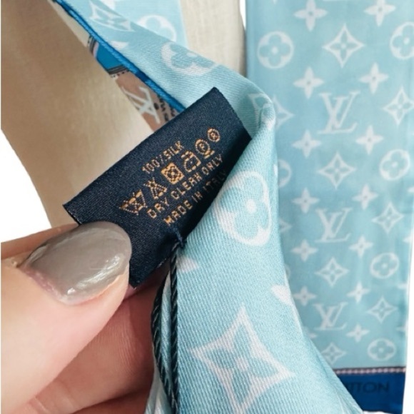 NWT Louis Vuitton Trunks & Locks Bandeau Silk Scarf – Blue Monogram Reversible - Picture 6 of 8